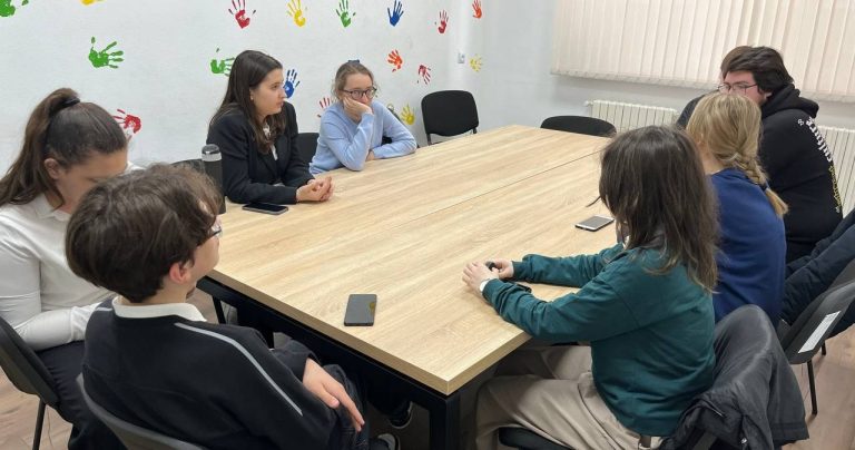 В Молодёжном центре Рышковка молодые люди обсудили права животных и веганство!