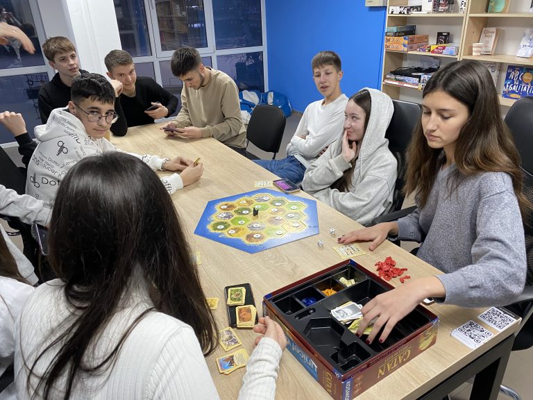 Vezi ce activități au fost la Weekend la Centrul de Tineret Buiucani