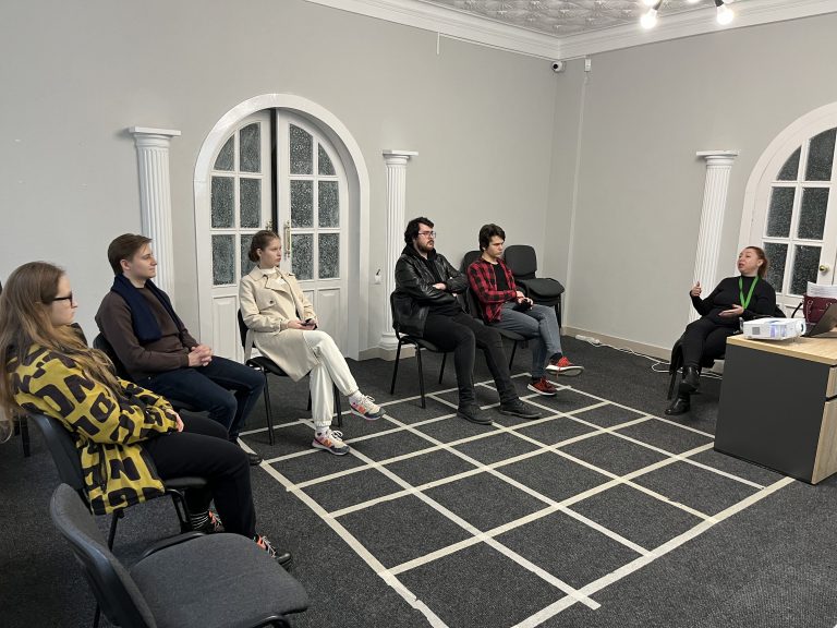 Tinerii au participat la o sesiune despre investiții la Centrul de Tineret Rîșcani!