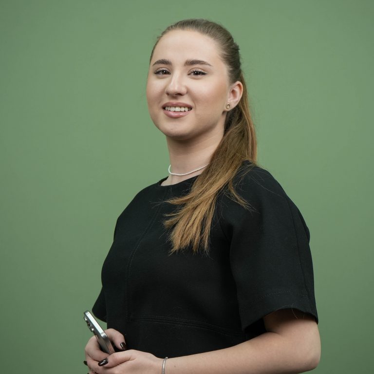 Николета Шова