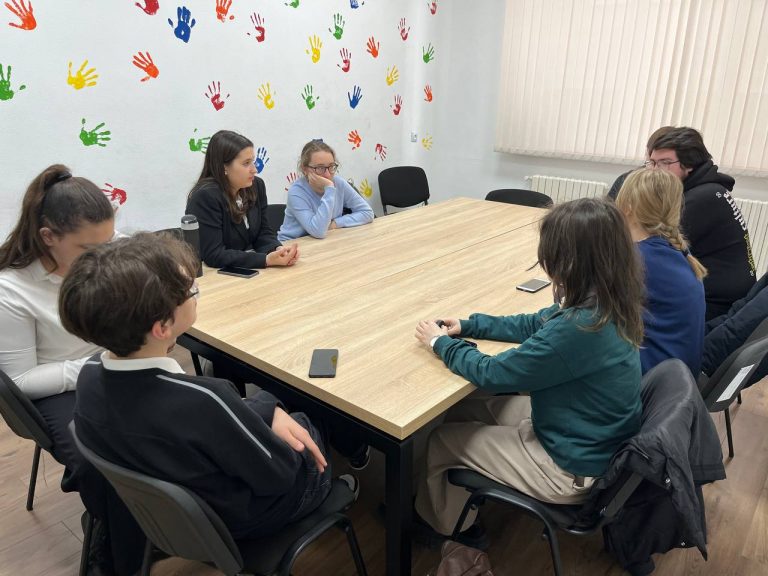 Despre drepturile animalelor și veganism au discutat tinerii la Centrul de Tineret Rășcani!