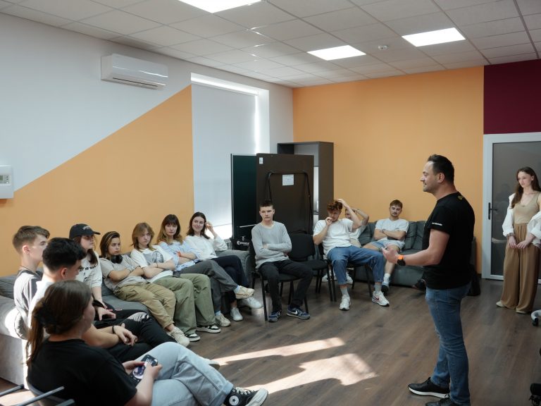 The series of personal development sessions for young people with Grigore Vieru has come to an end. See in the article what young people learned.