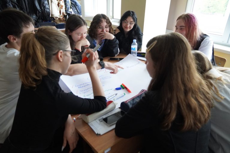 Elevii de la Liceul Teoretic „Aleksandr Pușkin” au fost informați despre oportunitățile de la Centrele de Tineret