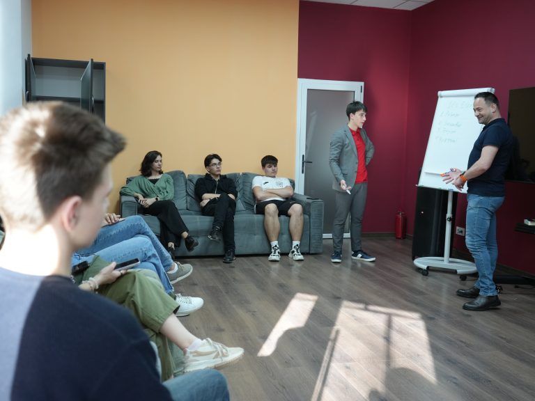 Economia pe ințelesul tuturor – a fost subiectul unei noi sesiuni din cadrul Programului de Dezvoltare Personală!