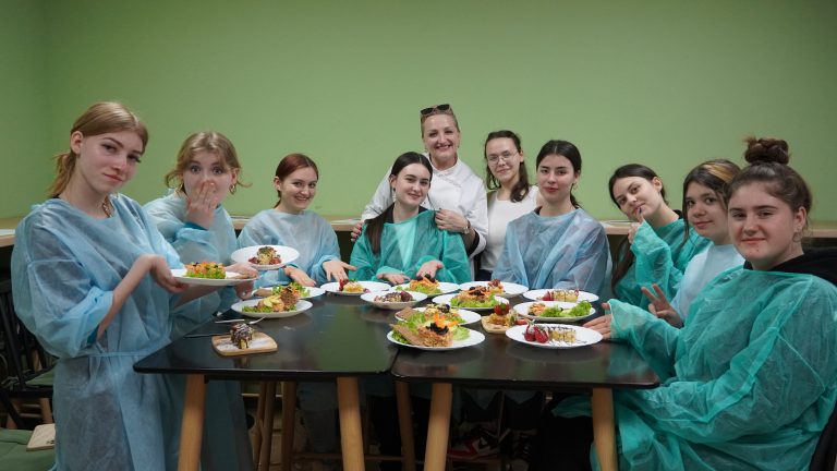 Vrei să îți dezvolți pasiunea? Vezi ce cluburi de interes au loc la Centrul Municipal de Tineret Chișinău