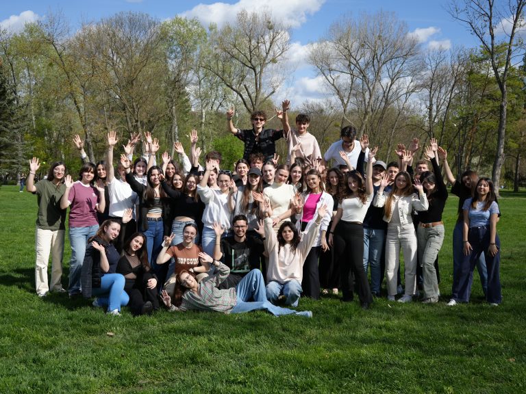 O după amiază însorită petrecută în parcul „Dendrariu” de tinerii de la Centrul Municipal de Tineret Chișinău