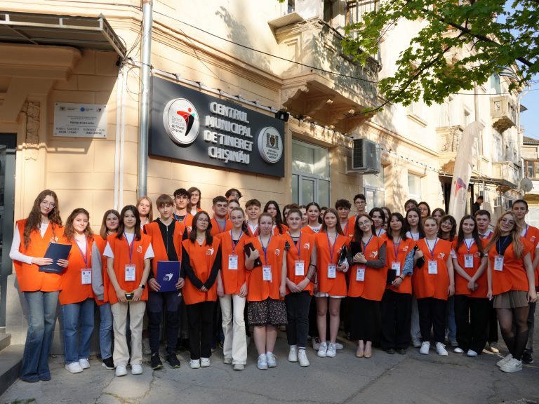 A fost lansat procesul de chestionare a tinerilor din municipiul Chișinău, pentru a fi identificate necesitățile acestora!