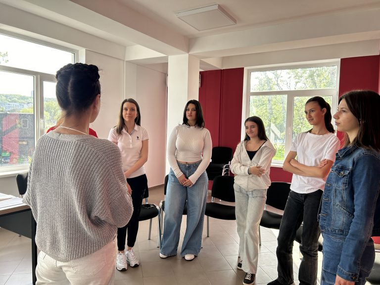 La Centrul de Tineret Buiucani se desfășoară sesiune despre dicție și arta vorbirii, gratuite!