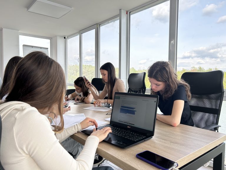 Dezbateri despre Inteligența Artificială la Centrul de Tineret Buiucani