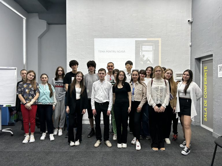 O nouă sesiune de dezvoltare personală cu Mihai Popescu la Centrul de Tineret Ciocana