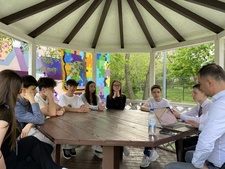 O nouă sesiune de dezvoltare personală cu Mihai Popescu la Centrul de Tineret Ciocana