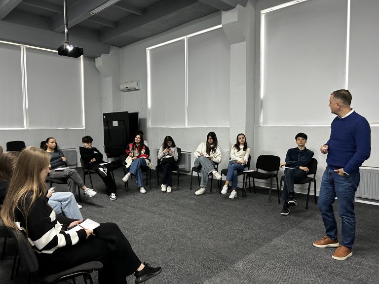 Young people found out about their personal needs and those of their teams at the Ciocana Youth Centre!