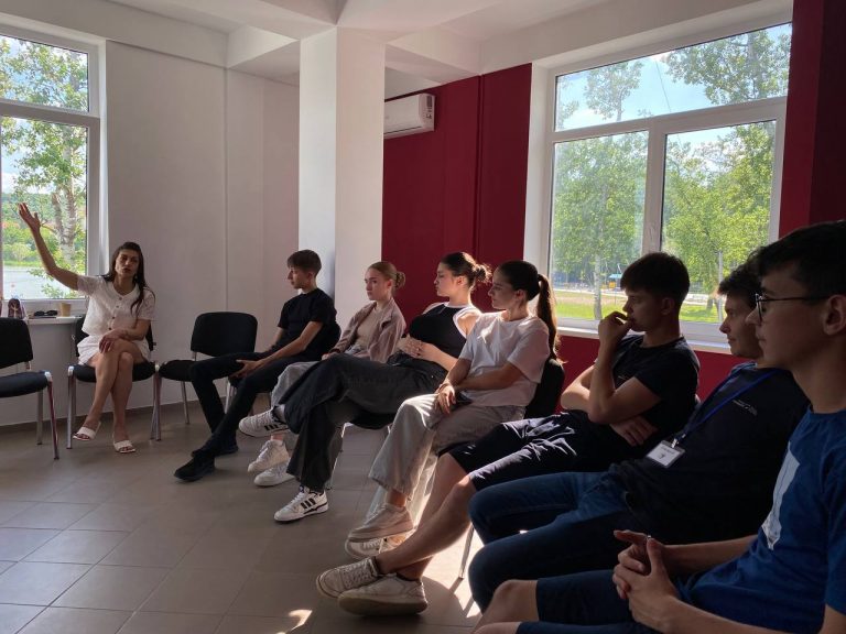 Expressive reading session at the Buiucani Youth Center!