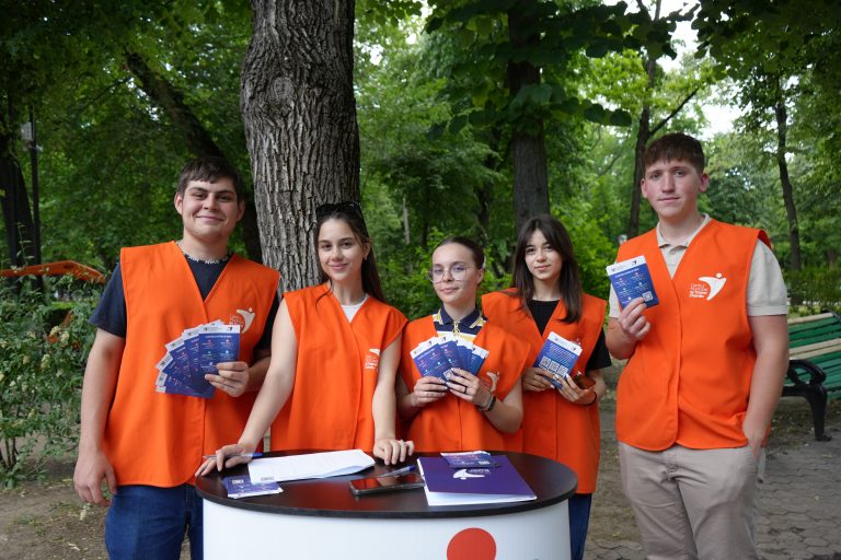 The mobile team of the Chisinau Municipal Youth Centre was present today in the “Stefan cel Mare” Public Garden!