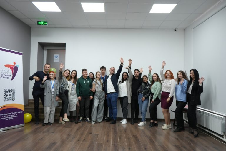 Lucrătorii de tineret de la Centrele de Tineret au participat la o sesiune de abilitare despre comunicarea eficientă cu tinerii!