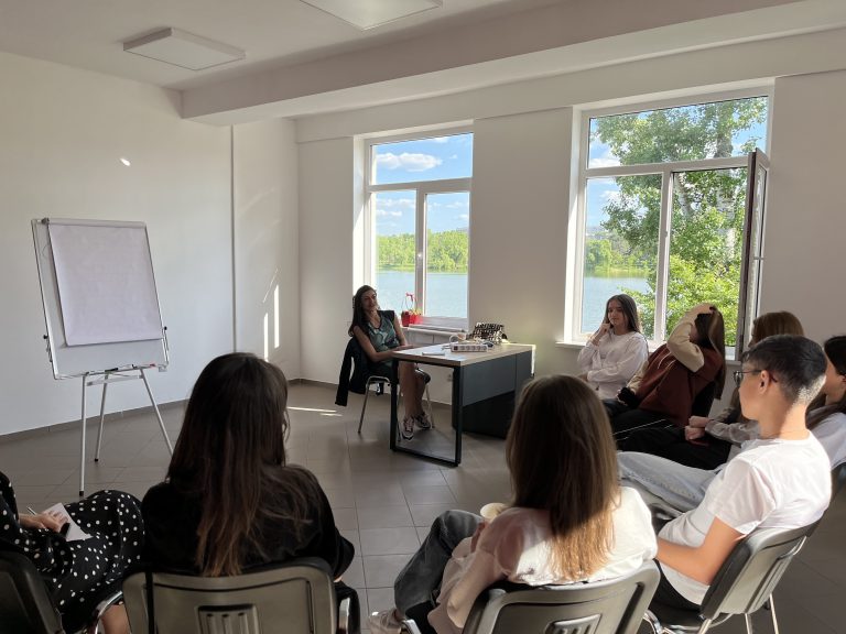 Improvizarea unui interviu a fost tematica sesiunii Programului de Dezvoltare Personală la Centrul de Tineret Buiucani!