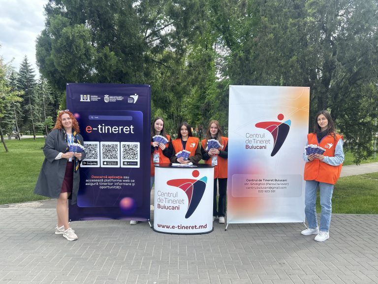 Echipa Mobilă a Centrului de Tineret Buiucani