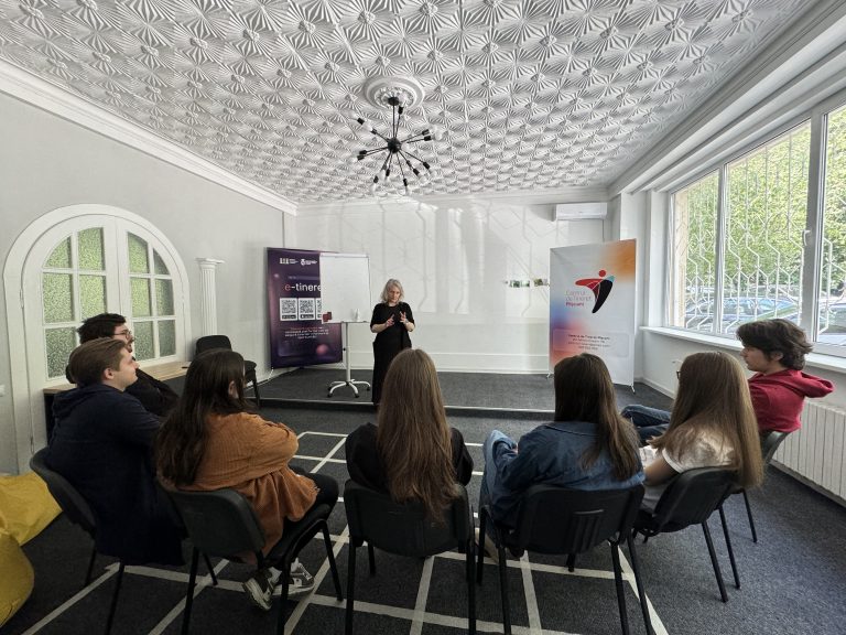 Effective communication learned by young people at the Social Etiquette Course