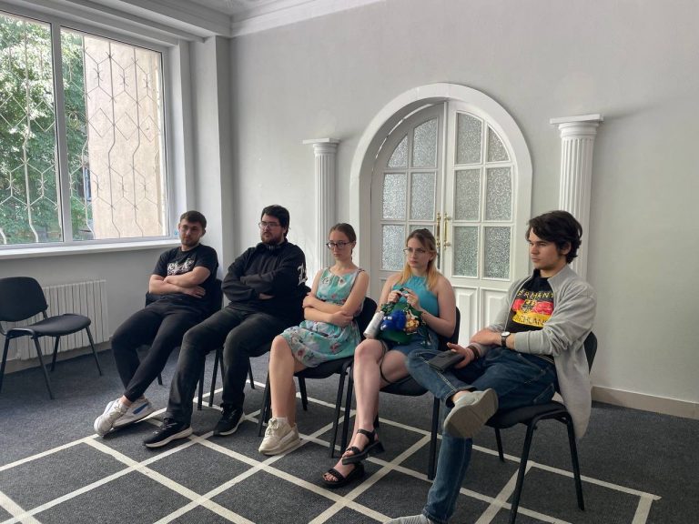 At the Riscani Youth Centre young people discussed about clothing etiquette