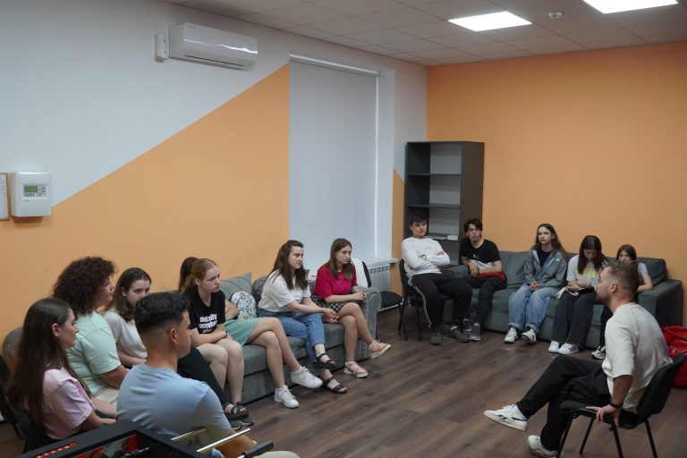 The first session of the Stand – Up Club with Vlad Sliusarenco took place at the Chisinau Municipal Youth Centre!