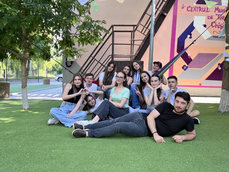 „Seara culturală” la Centrul de Tineret Ciocana: Jocuri, muzică și socializare.