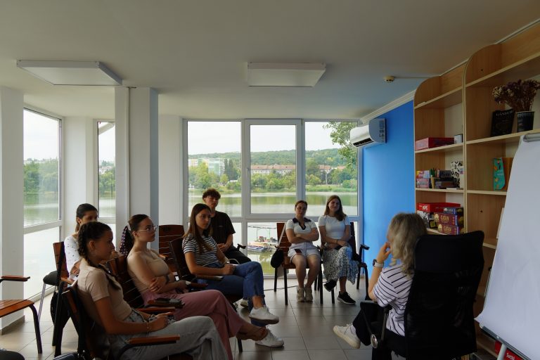 A new training day for the volunteers from the Youth Centers in the capital!