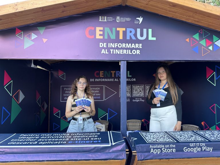 Discover volunteering opportunities at the Youth Information Center on Pedestrian Street!