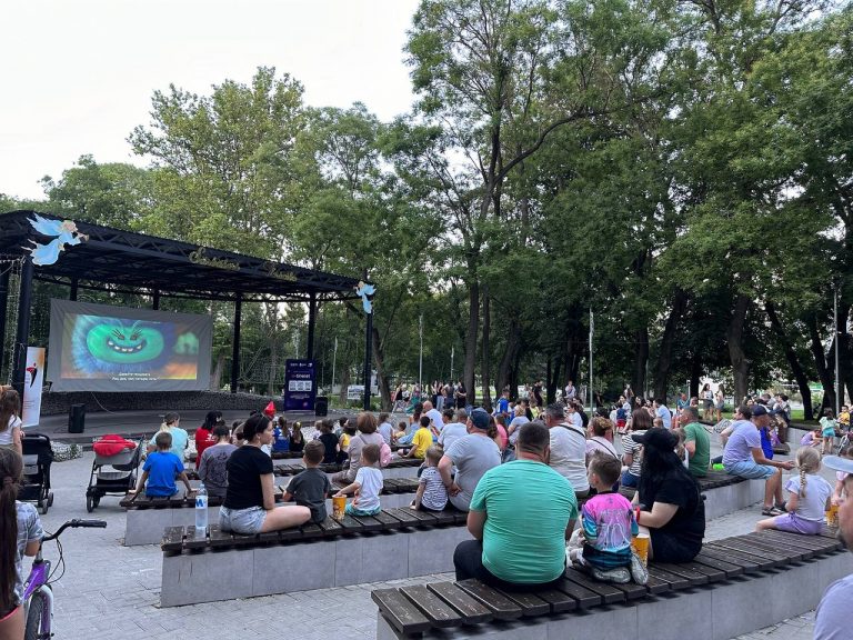 Outdoor films organized for young people, free of charge, in Chisinau!