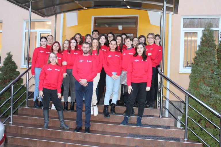 Caritas Moldova recrutează voluntari: Fii Super-Eroul comunității tale!