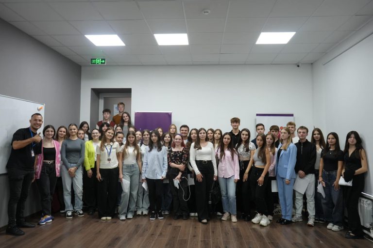 First Meeting with Debutant Volunteers at the Chisinau Municipal Youth Center