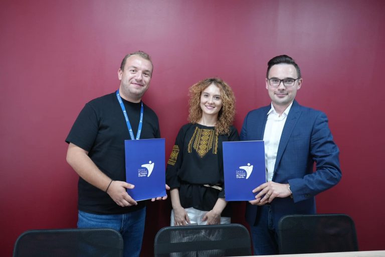 Chisinau Municipal Youth Center signed two strategic cooperation agreements