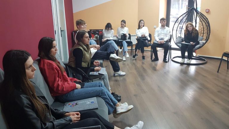 25 young people from Chisinau were trained about their rights at work. Where it took place and by whom it was led see the article!