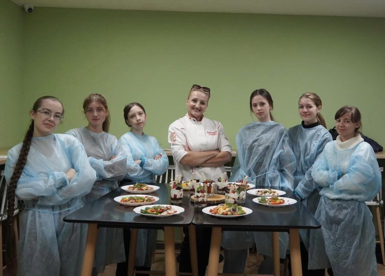 Cooking Club at Chisinau Municipal Youth Center: young people cooked with passion and creativity