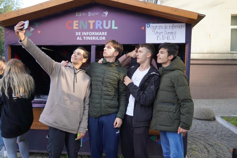 Tinerii din Chișinău și-au testat cunoștințele despre oraș participând la quest-ul „I LOVE CHIȘINĂU”