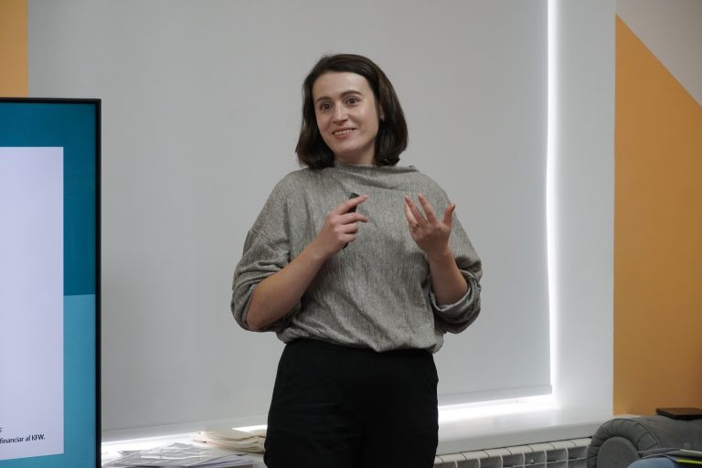 INTERVIEW: Victoria Gribinet, online specialist