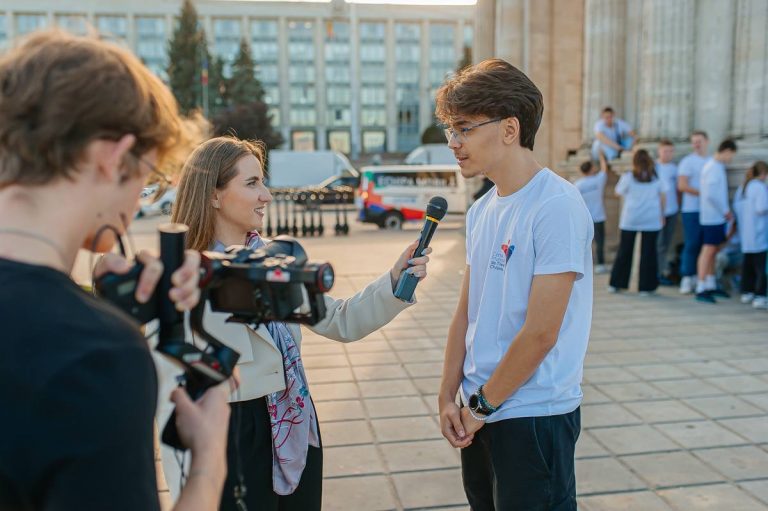 VIDEO: Flashmob dedicated to volunteering and Launch of the Municipal Volunteer Festival 2024!