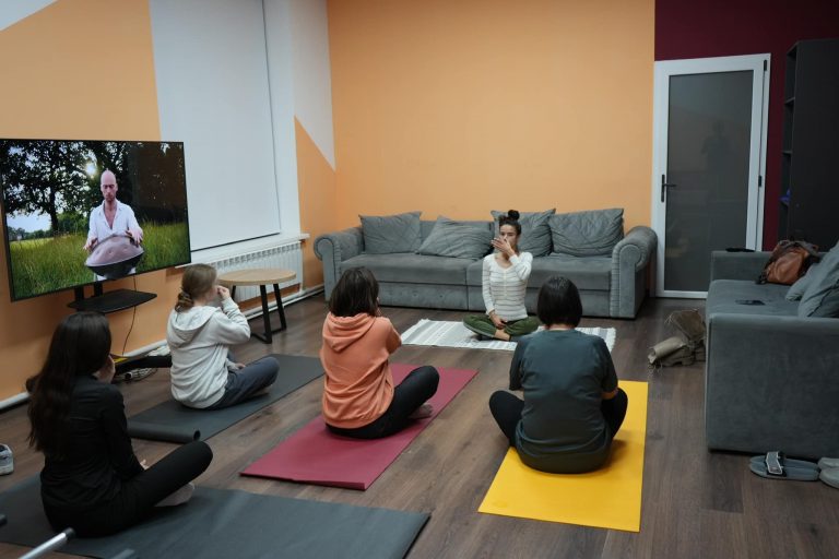 Tinerii din Chișinău au participat la o sesiune de stretching organizată la Centrul Municipal de Tineret