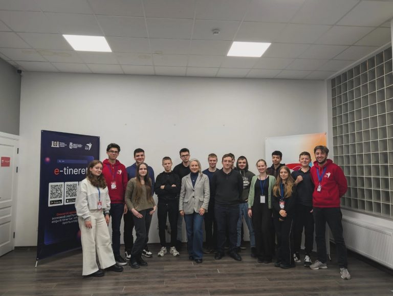 Successful end for the Youth Personal Development Program at Botanica Youth Center!