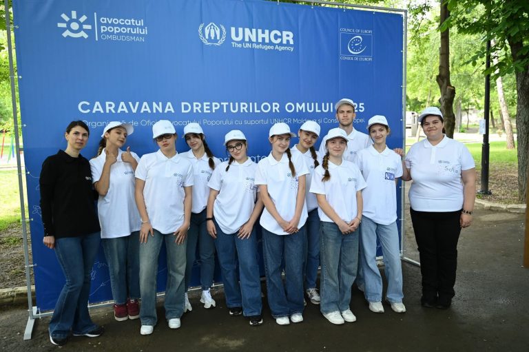 Tinerii din Chișinău promovează drepturile omului prin dans și solidaritate la Strășeni